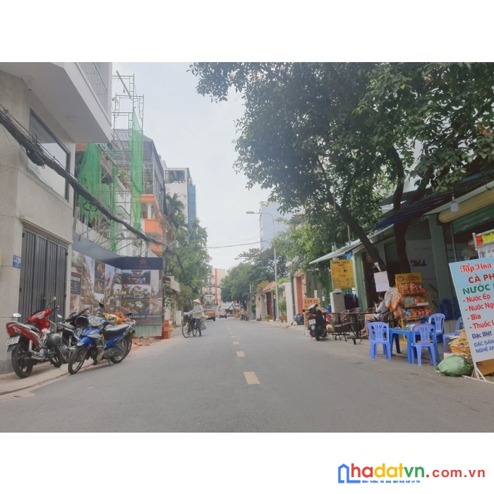 Bán tòa nhà tổ hợp văn phòng, nhà hàng, khách sạn cạnh sân bay tân sơn nhất.