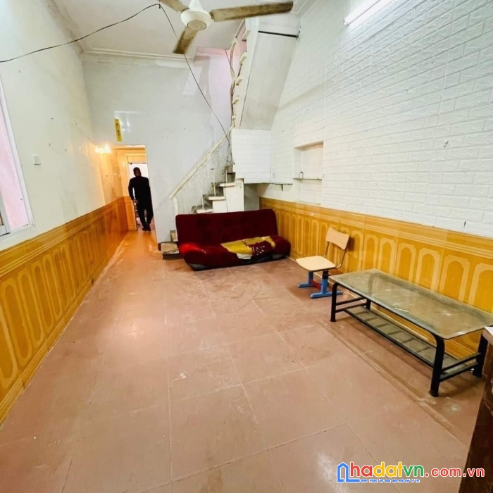 Bán đất tặng nhà ngô quyền, ôtô đỗ 15m, cách phố vài bước 38m, cấp 4. giá chỉ 2.85 tỷ