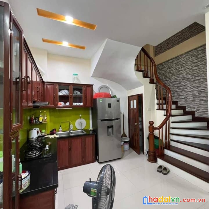 Bán gấp nhà yên hòa, 30m2 x 5 tầng, mặt tiền 4.5m, ngõ nông