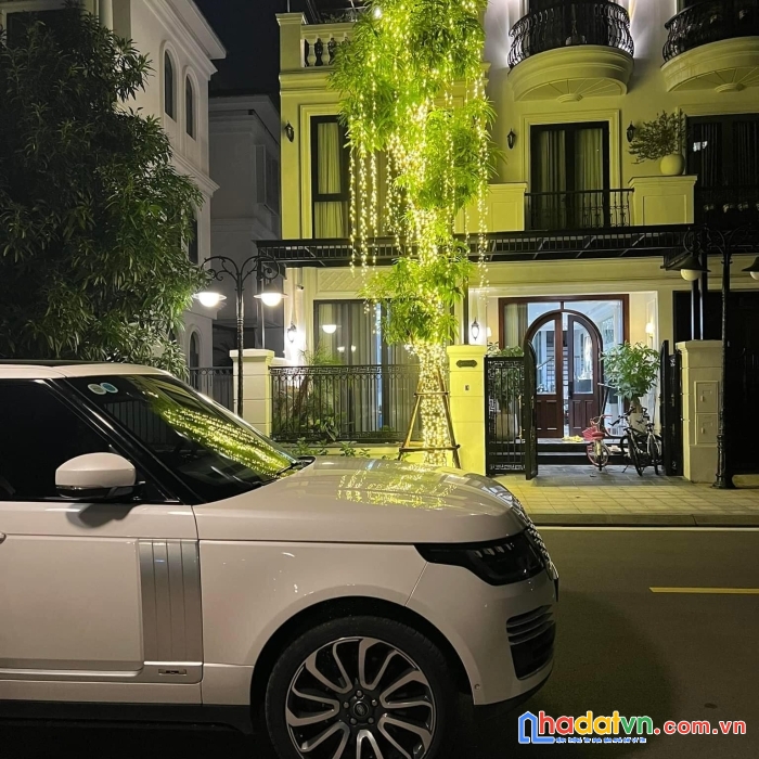 Bán biệt thự tây hồ - khu quan chức cấp cao nhà nước. dt 370m2. mặt tiền khủng. giá 190 tỷ