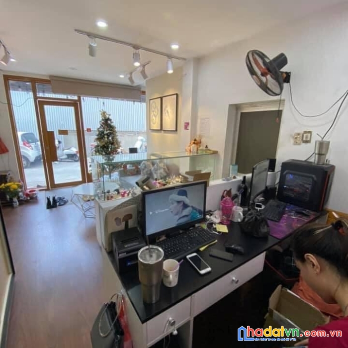 Bán nhà trần thái tông, cầu giấy, 30m, 5tang, ô tô tránh, kinh doanh 6.78 tỷ