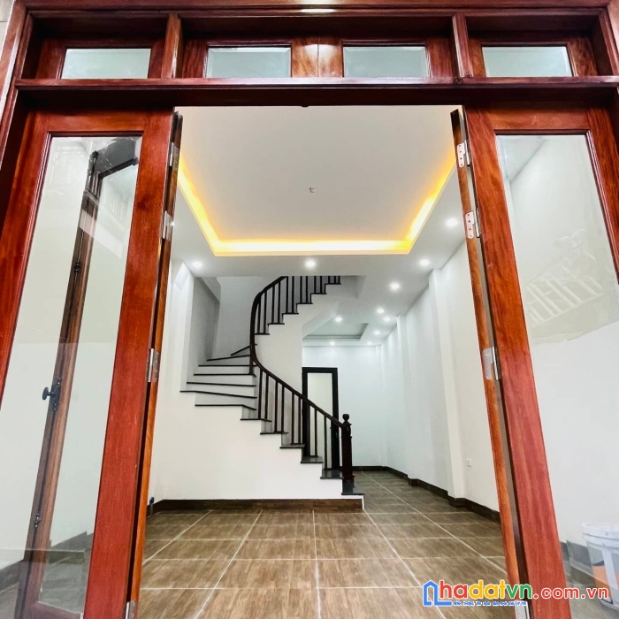 Bán nhà ngọc thụy 5 tầng, ô tô tải đỗ cửa, ngõ thông, giá chỉnh 3.9 tỷ.