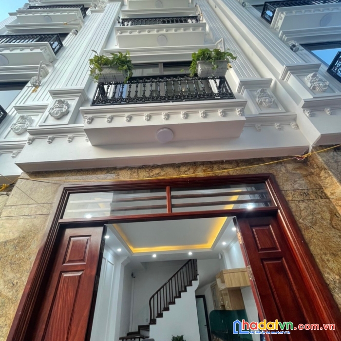 Bán nhà thượng thanh, long biên, 5 tầng, ô tô tải đỗ cửa, ngõ thông, giá chỉnh 3 tỷ.