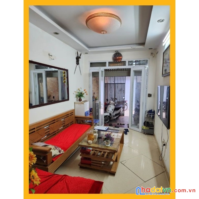 Cần tiền gấp, văn chương gần phố, ngõ rộng, dt51m2 x 5 tầng, 4 tỷ.