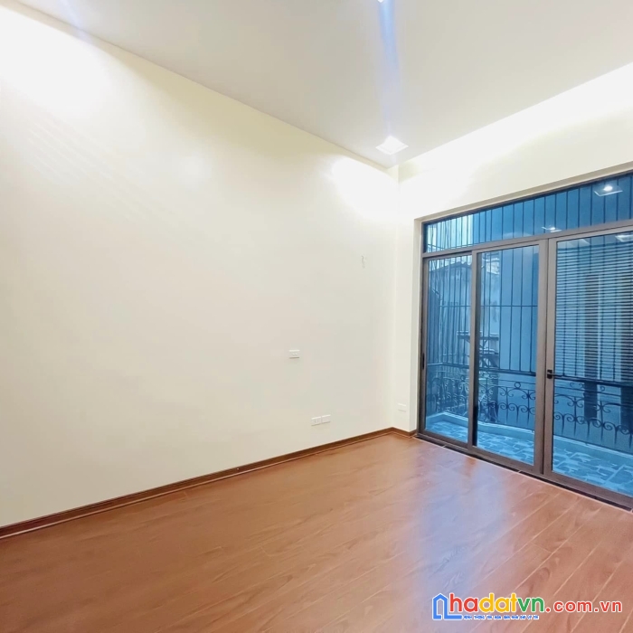 Bán nhà phố thái thịnh: 51m2, 5 tầng, 4 ngủ, lô góc, gần phố. nhỉnh 5 tỷ