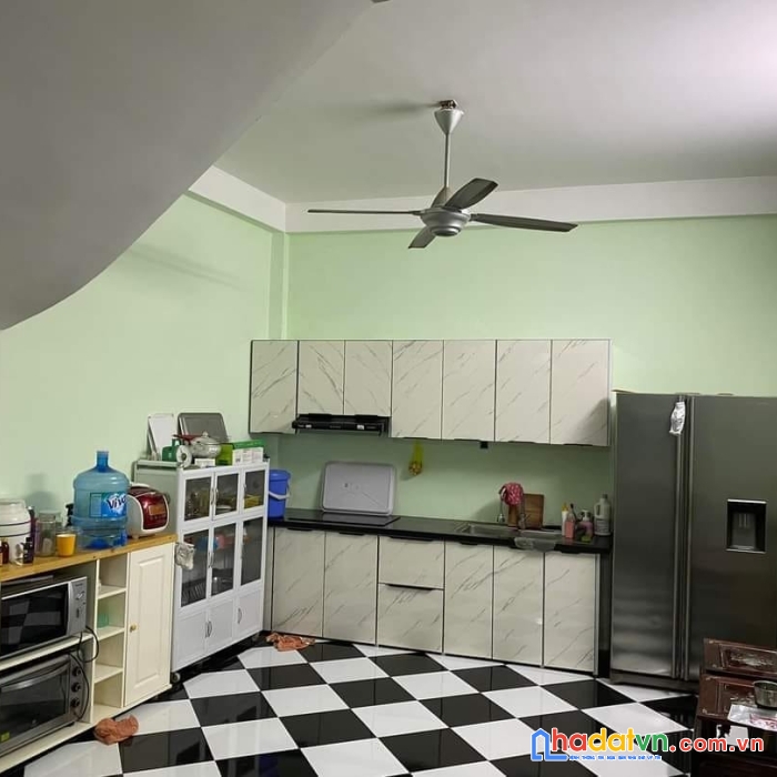 Tôi cần bán gấp căn nhà ngõ 27 võ chí công. cách mặt phố 50m dt 60m2 - 6.1 tỷ .