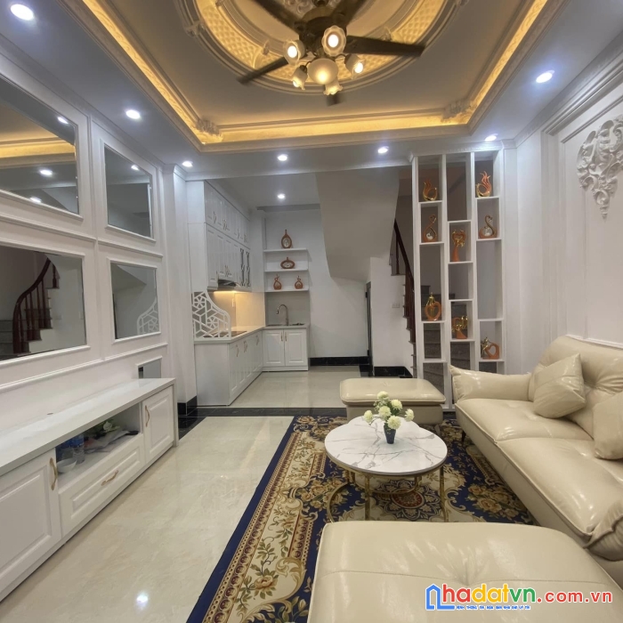 Bán nhà pháo đài láng - đống đa. ngõ nông, ô tô gần. dt36m * 5 tầng. mặt tiền 4,2. giá 5,2 tỷ.