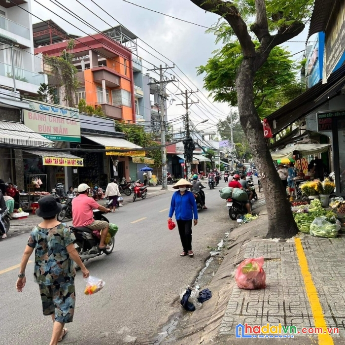 Bán mt chợ nguyễn văn quá 120m2 nhỉnh 15tỷ.