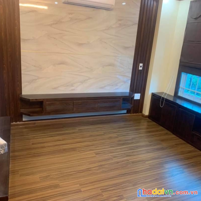 Thang máy, gần đường, xuân diệu 30m x 6 tầng, giá 4 tỷ