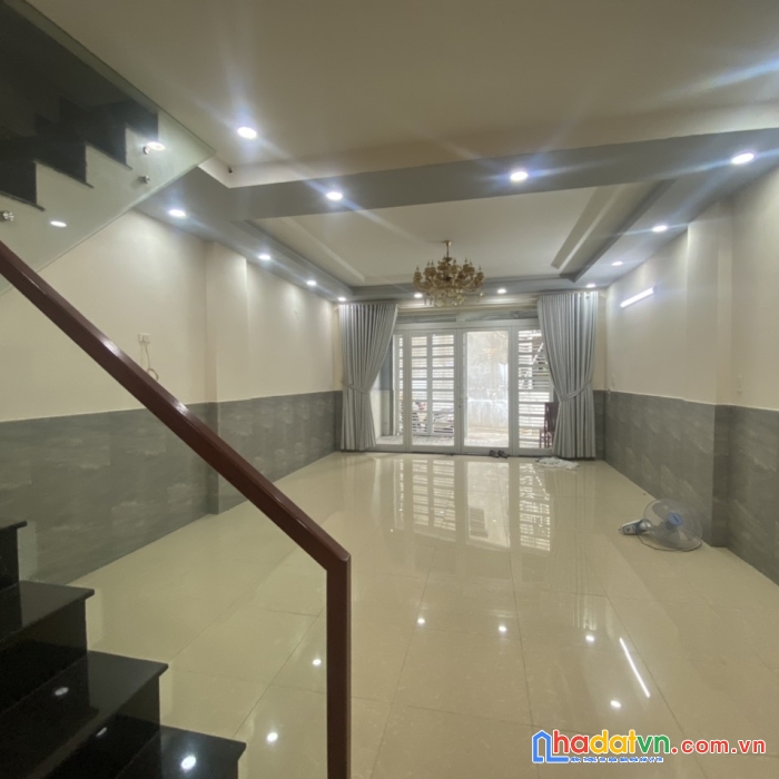 Giá lục phát 6.8 tỷ - mtnb lê khôi 5x15, mới 100%