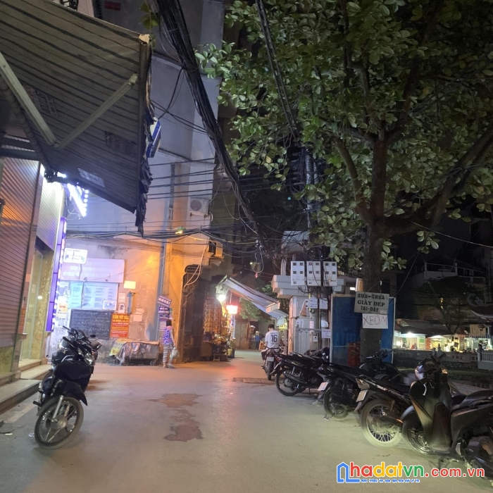 Hơn 3 tỷ - cực đẹp 79 cầu giấy - trung tâm cầu giấy - 30m2 - 5 tầng 
