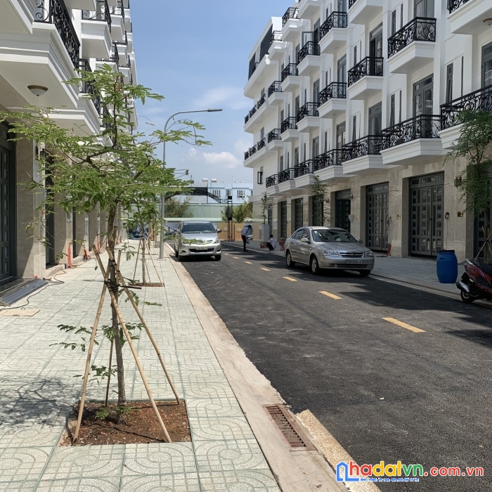 Chính chủ cần bán căn nhà ngay chợ hồ văn long, tỉnh lộ 10. mặt tiền kinh doanh buôn bán tốt