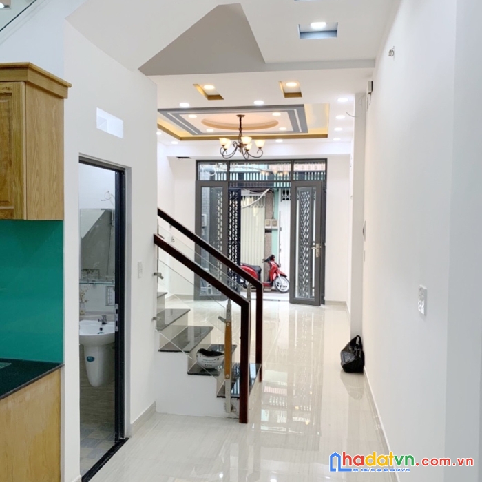 Nhà đẹp 4 tầng phạm hùng phường 4 quận 8 giá 12tr/ tháng