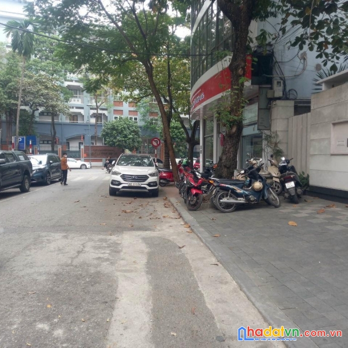 Bán nhà mặt phố đội cung dt 550m2 mt 12m -- kinh doanh - gara - 168 tỷ