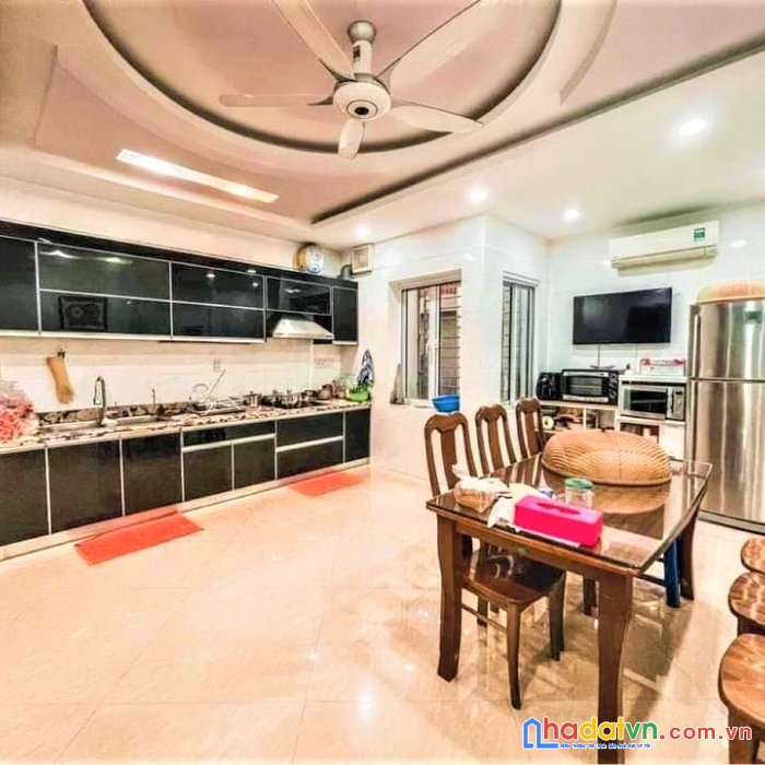 Cửa sổ khắp nơi, rực sáng, 3 thoáng. bán nhà hoàng quốc việt 54m2*6t. mt5m. oto. nhích 6tỷ