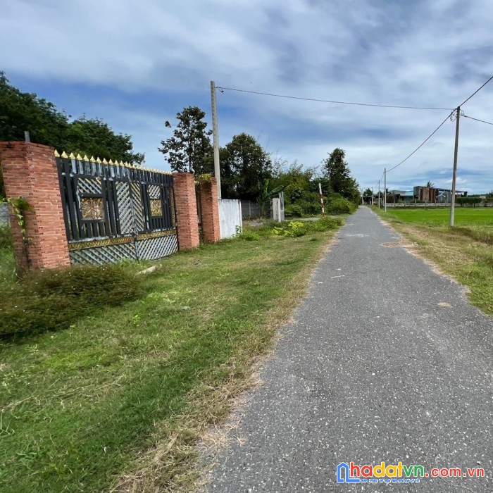 Tôi cần tiền nên bán mảnh vườn xã trung lập hạ dt: 1000m2 giá 1 tỷ 5