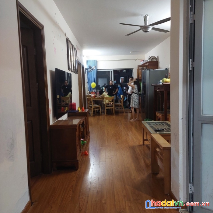 Bán gấp chung cư scitech tower 304 hồ tùng mậu 75m, 3pn, chỉ 2.2 tỷ.
lh 0394392185