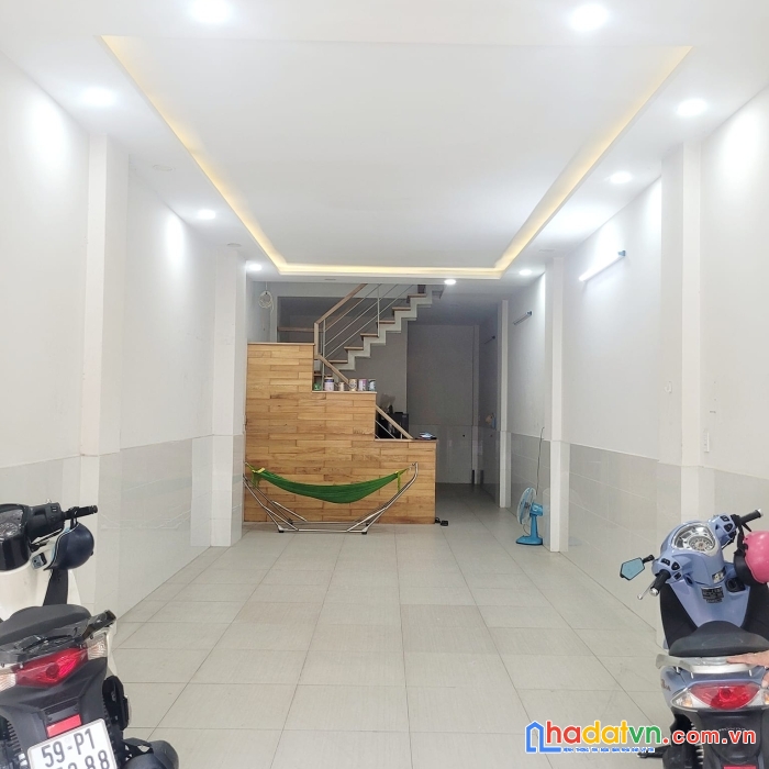 Mt 24m đường thạch lam gần lũy ban bích. dt 4.2x22, 4 tầng. 13.8 tỷ