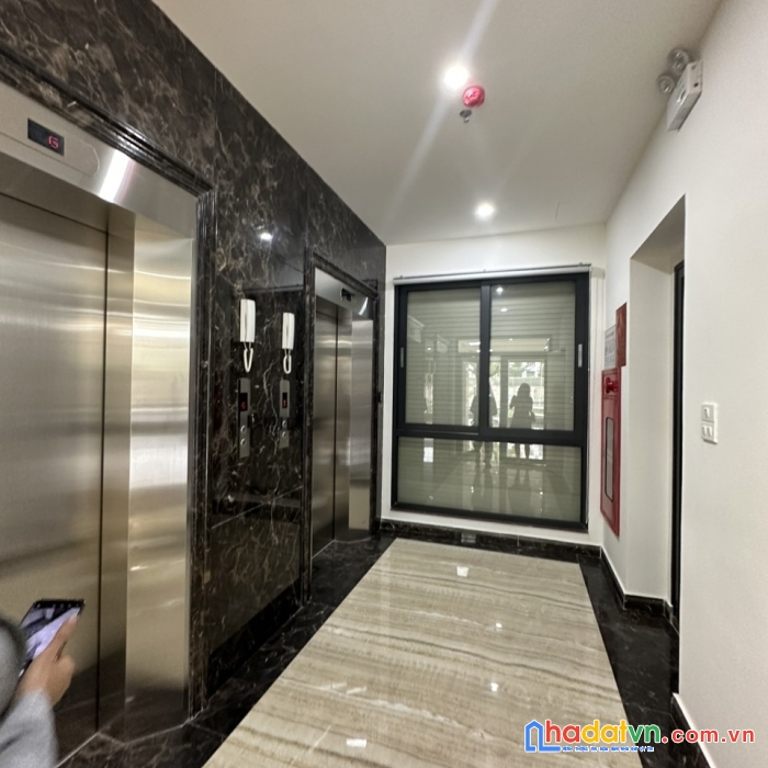 Bán tòa nhà văn phòng cầu giấy 2 thang máy, gara, mới xây, 191m2 x 9 tầng, mt 10m giá 98 tỷ