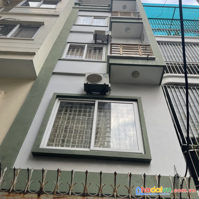Bán nhà quận tây hồ đường lạc long quân, gara ô tô, 2 thoáng trước sau, ở rất yên tĩnh.