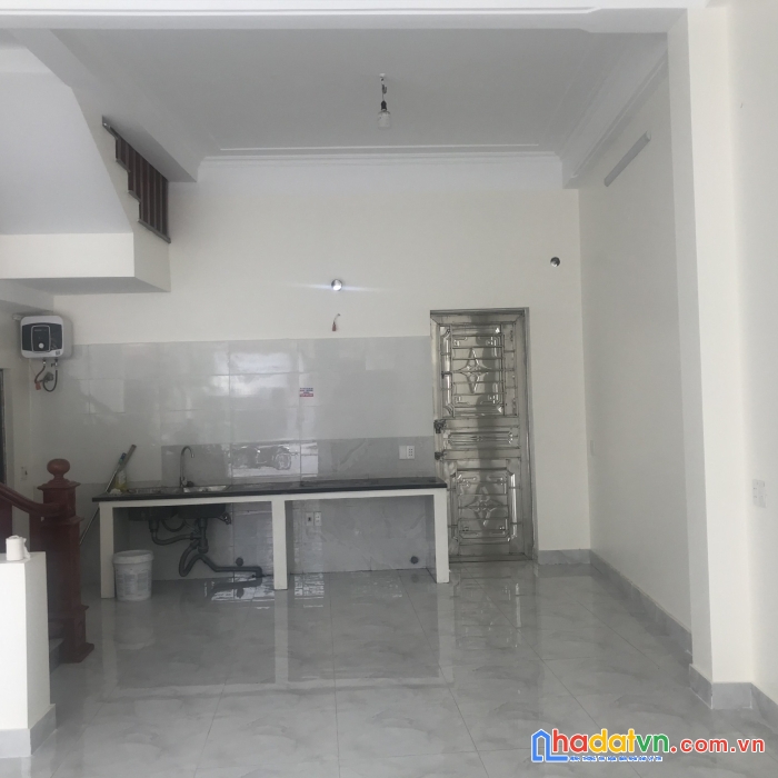 Cho thuê mặt bằng kinh doanh trục chính lãm làng, vân dương. công nhân đông đúc.
