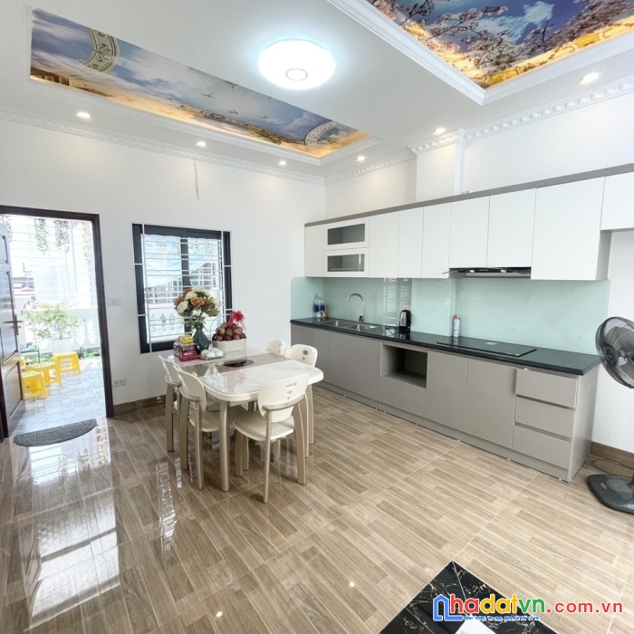 Bán nhà đào tấn, nhà đẹp đón tết, 6 tầng thang máy, dân trí cao. lh trang.