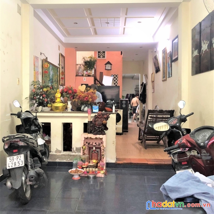 Bán nhà lạc long quân, p11 tân bình 100m2, 3 tầng, hxh, sát mt, 8 tỷ nhỉnh