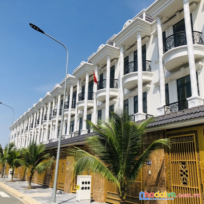 Bán nhà phố thương mại sổ sẵn ngay mặt tiền trung tâm dĩ an, dọn vào ở ngay