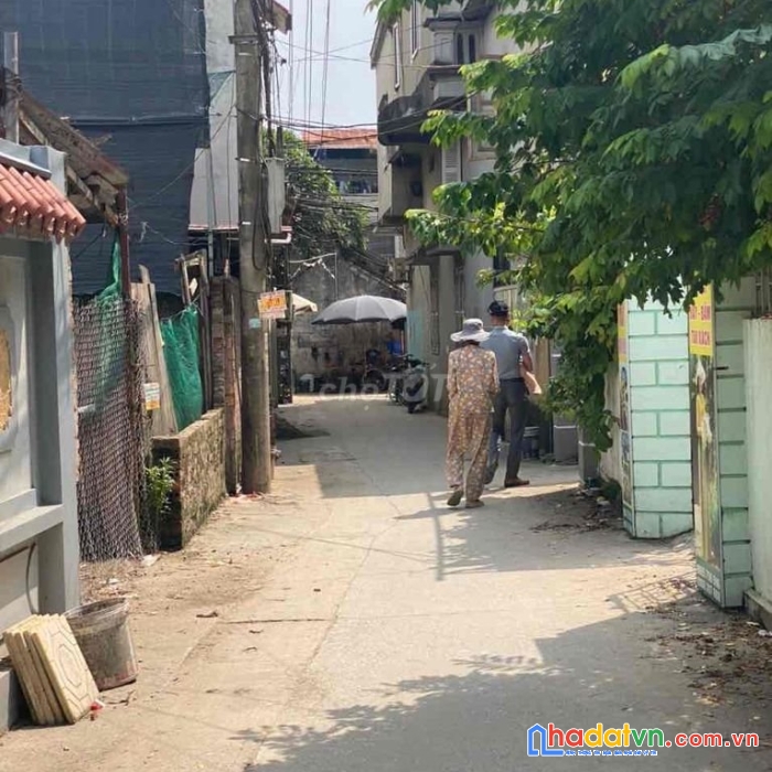 Chính chủ cần bán gấp mảnh đất tại đại lộ thăng long.
địa chỉ: đường ngự câu 1, xã an thượng,