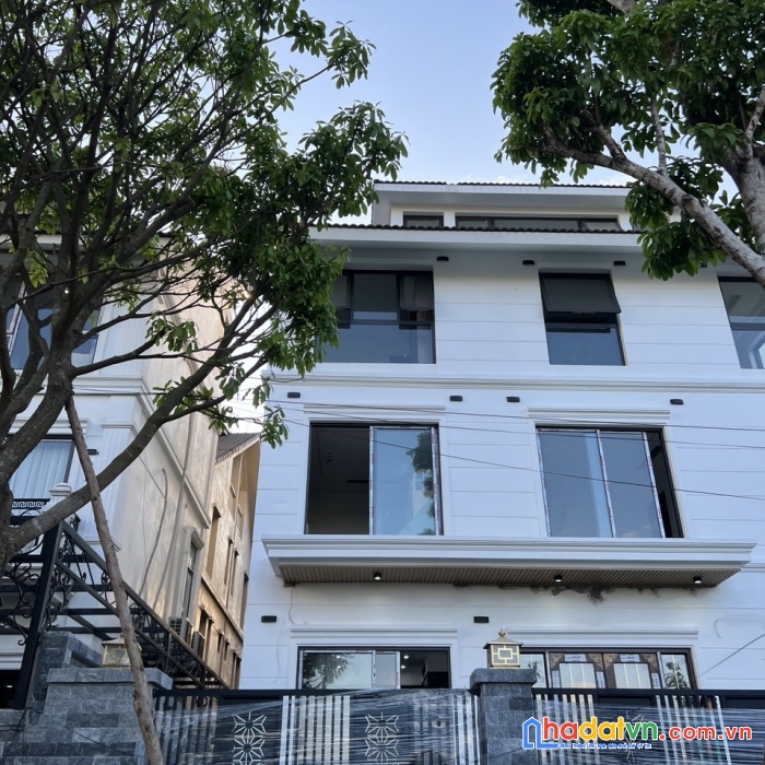 Tiền nhiều quá không có chỗ cất chính chủ cần bán rẻ căn liền kề khu đô thị hinode royal park-