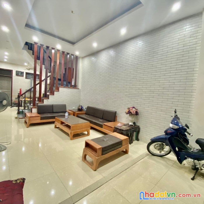 Hiếm mùa worldcup bán gấp nhà bà triệu 4 tầng dt 50,1 m2, giá 4.x tỷ( x nhỏ). lh công 0931706698