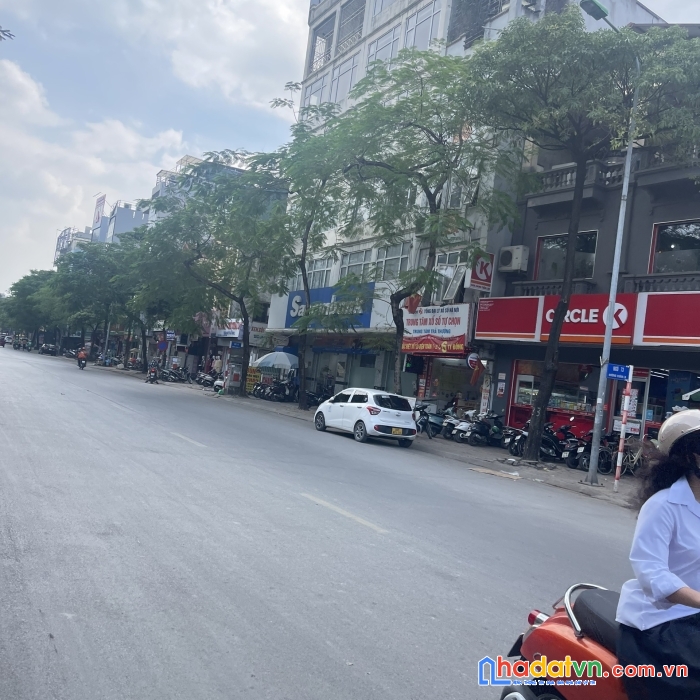 Bán nhà khu vực xuân la quận tây hồ dt 140m mặt tiền 6,3m ô tô tránh nhau, ở yên tĩnh.
