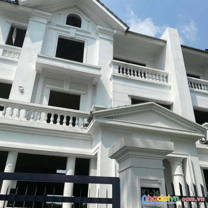 Biệt thự  lạc long quân gara ô tô ngõ  thông, 20m ra phố lớn, 210m chỉ 16 tỷ