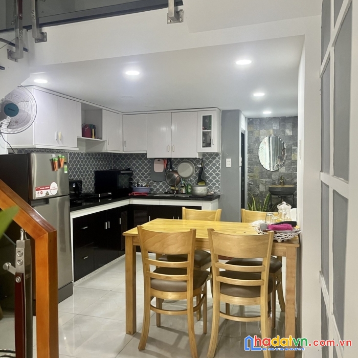 Bán nhà 3 tầng nguyễn tri phương siêu đẹp chỉ nhỉnh 2 tỷ, nhìn là mê