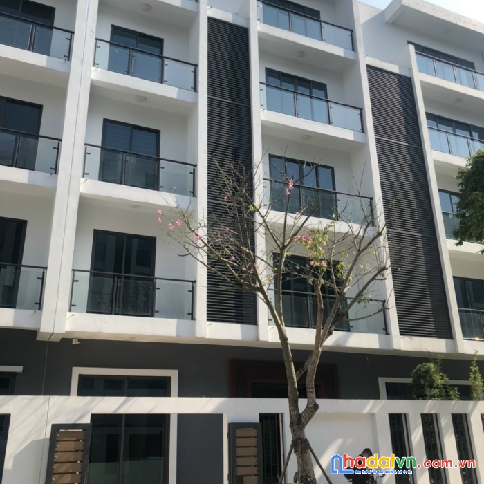 Bán nhà mặt phố hoàng quốc việt - 5 tầng nhà mới - 80m2 mặt tiền 5m giá chỉ 14 tỷ