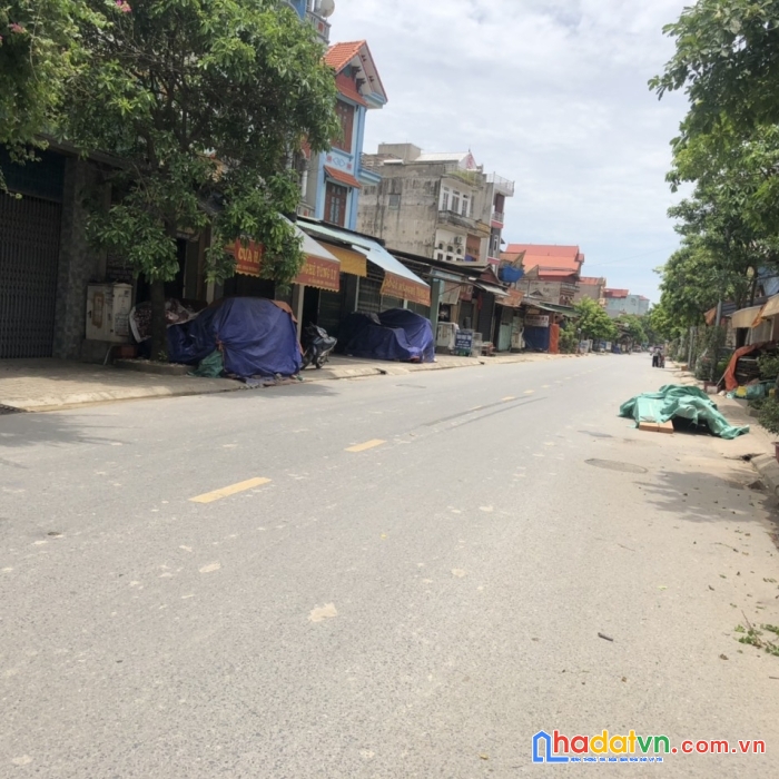 Lại khổ vì world. bà con ạ  anh mình vừa cá  xong thua giờ bán gấp lô đất lấy tiền trả nợ 

diện