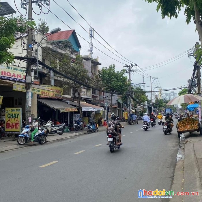 Bán nhà mt phạm thế hiển - ql50 , dt: 5.5x33m, nhà cấp 4, giá 10.9 tỷ (tl)