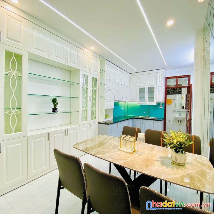 Bán nhà dân xây phố cát linh, 45m 5t, mt 4.2m. ngõ thông, kinh doanh nhỏ. 5.8 tỷ. 0836797686