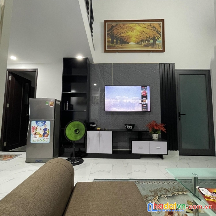 Bán nhà ngay trung tâm thành phố, kiệt ô tô, bán nhà tặng nội thất, nhỉnh 2 tỷ 4 xxx