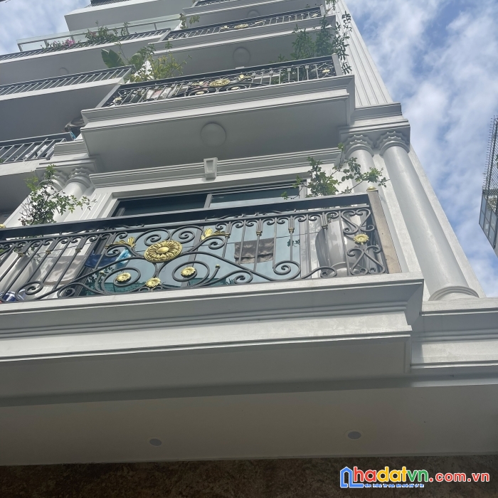 Bán căn hộ full nội thất, tây hồ lộng gió, 2 thoáng phố võng thị tây hồ.