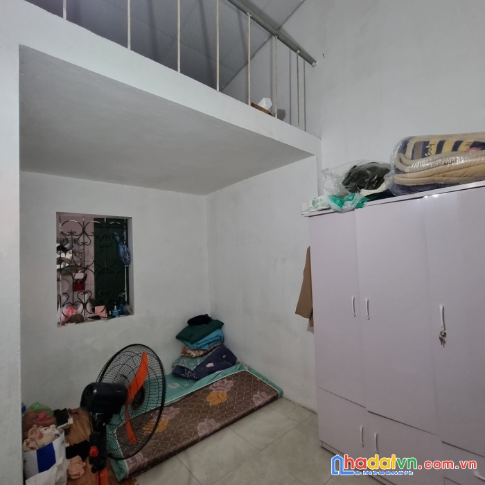 Nhỉnh 2 tỉ có nhà cấp 4.lô góc long biên ,phân lô quân đội. ô tô đỗ cửa.