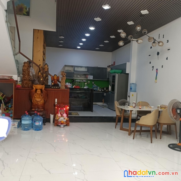 Bán nhà ngang 10m hxh thông gần lũy bán bích tân phú nhỉnh 5 tỷ