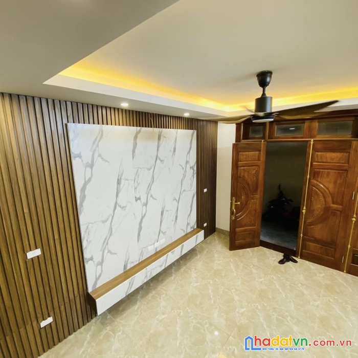 Bán nhà ngõ thịnh hào 3 - nhà đẹp - ốp gỗ nội thất xịn sò