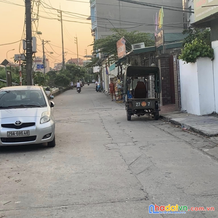 Siêu phẩm mặt phố ngọc thuỵ dt 155m , giá 10,7 tỷ- kinh doanh bất chấp đa nghành 
phong cảnh hữu