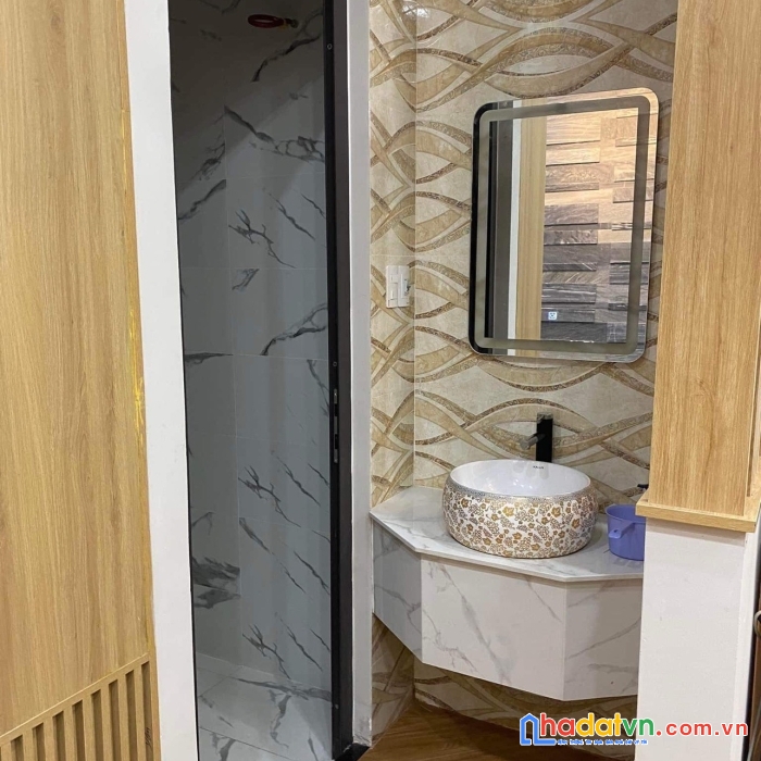 Nhà đẹp trung tâm hải châu đường lê cơ. 2 tầng 5 pn. giá chỉ hơn 3 tỷ. tặng lại nội thất