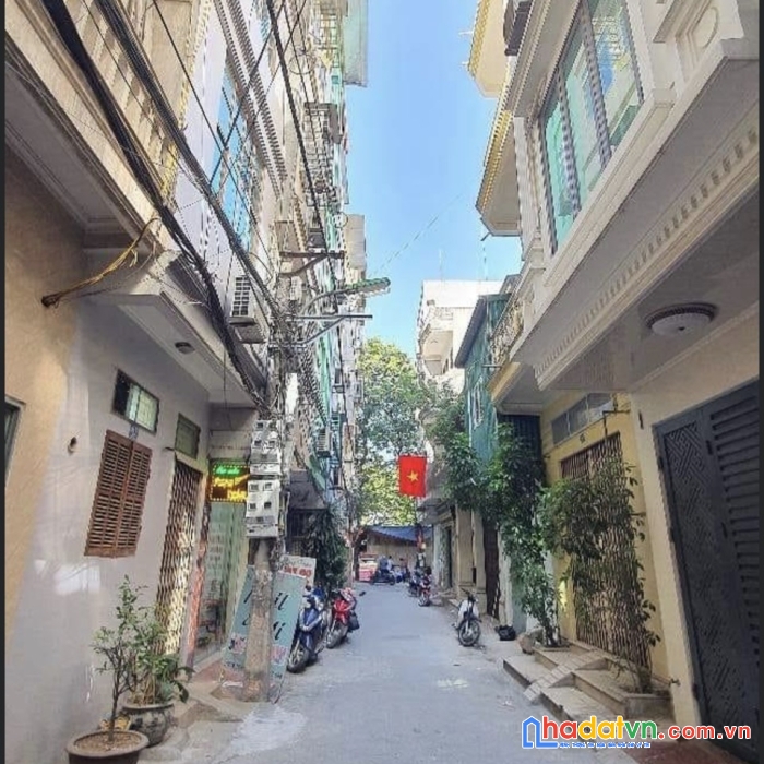 Bán  đất tặng nhà, hàng hiếm độc nhất khu - phân lô - 2 mặt ngõ ô tô, 35m2, 6,9 tỷ.