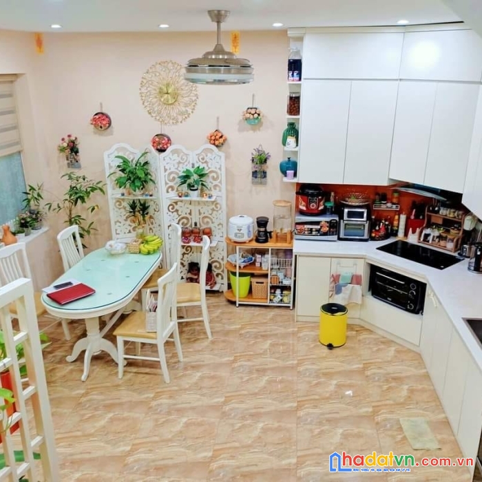 Cần bán nhà tô vĩnh diện, phân lô, 30m ra phố, 60m2*5 tầng giá 4,8 tỷ