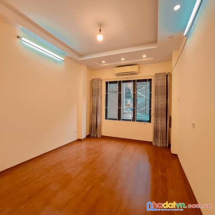 Cần tiền bán gấp nhà khu vực chùa láng- phân lô - 2 thoáng -5 tầng -6 ngủ đầy đủ công năng