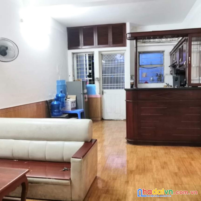 Bán chưng cư tầng 2 thang bộ tại việt hưng 2 ban công