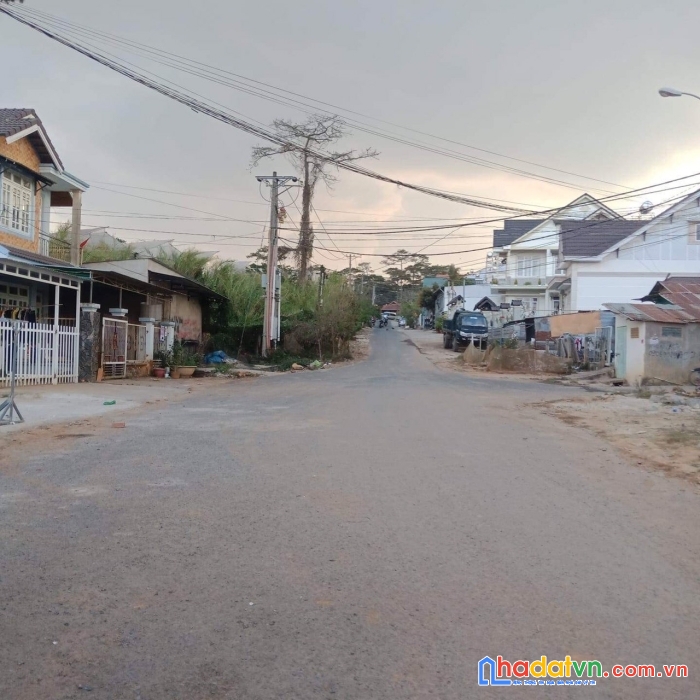 Cần bán gấp nhà đẹp mới xây đường hồ xuân hương, đà lạt giá 5.5 tỷ